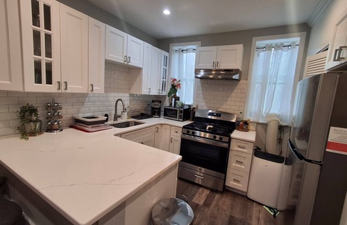 Communipaw Apartamento | Charming 2-bed Apt.Short Walk to Liberty State Park and Train! 20 Min to NYC