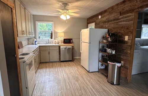 Waxahachie Casa | Charming 2-Bed Bluebonnet Bungalow in Historic Waxahachie