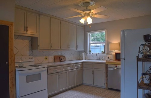 Waxahachie Casa | Charming 2-Bed Bluebonnet Bungalow in Historic Waxahachie