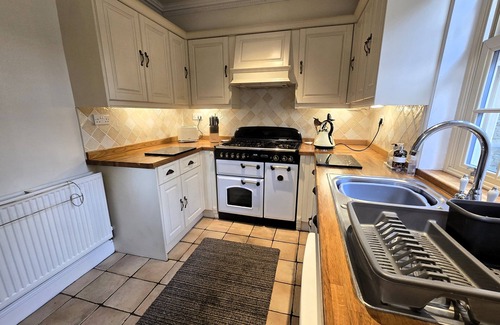 Shepley Cabaña | Encantadora casa de campo de 2 dormitorios, jardín cerrado y patio Nr Holmfirth, Holme Valley