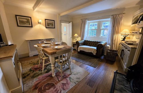 Shepley Cabaña | Encantadora casa de campo de 2 dormitorios, jardín cerrado y patio Nr Holmfirth, Holme Valley