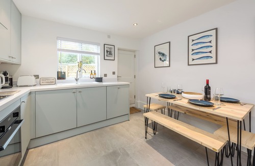 Canterbury Cabaña | Charming 2 Bed Cottage - within the city walls- FREE parking - garden