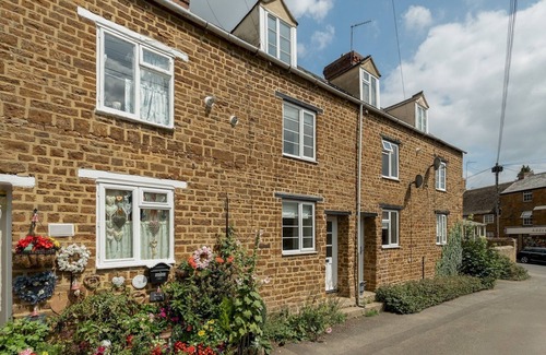 Adderbury Casa | Charming 2 Bed Cottage in the Heart of Adderbury | Pass the Keys