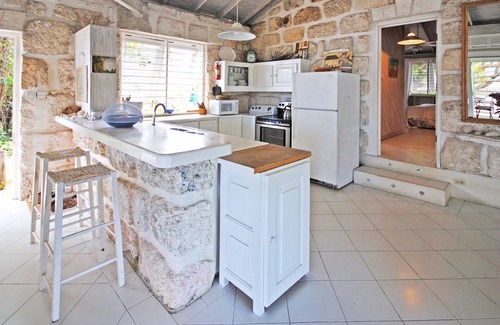 Merlin Bay Casa | Charming 2-Bed Cottage By Beach by BSL Rentals