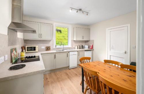 Kilninver Apartamento | Charming 2-Bed Cottage on Tranquil Raera Farm