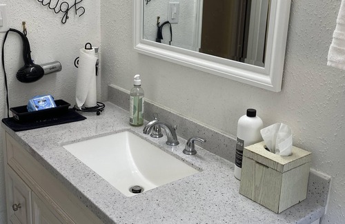 Quail Valley Casa | Charming 2 bed House sleeps up to 4 people. 1 Free Parking space in driveway.