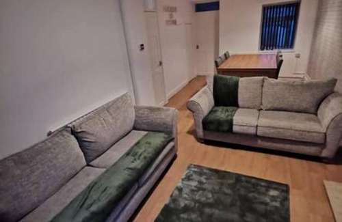 Landore Casa | Charming 2-bed House in Swansea