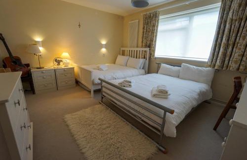 East Finchley Casa | Charming 2-Bed House near Hampstead Heath Garden