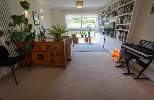 East Finchley Casa | Charming 2-Bed House near Hampstead Heath Garden
