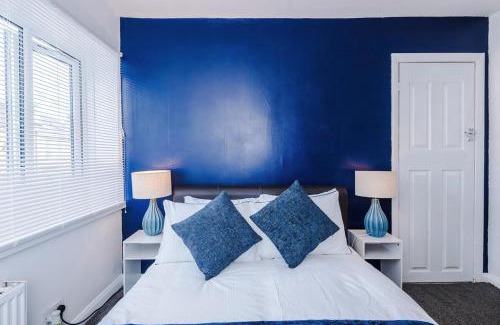 Elland Casa | Charming 2-Bed House, sleeps 6, pet friendly