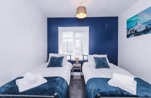 Elland Casa | Charming 2-Bed House, sleeps 6, pet friendly