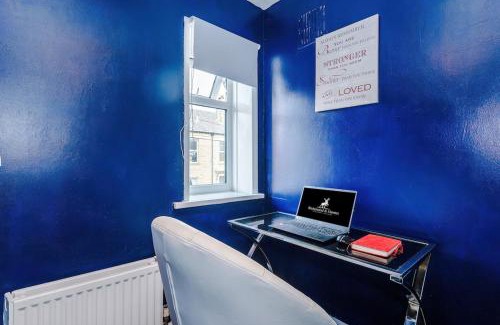 Elland Casa | Charming 2-Bed House, sleeps 6, pet friendly