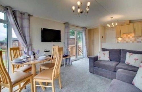 Morpeth Casa | Charming 2-Bed Lodge with Hot tub in Morpeth