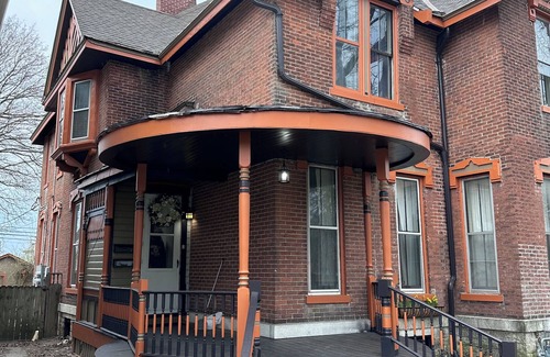 Dayton Casa | Charming 2-bed townhome with WiFi, AC in lovely Dayton 2 min downtown 5min to UD