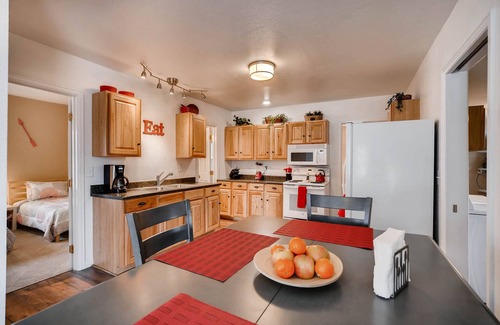 West Colorado Springs Casa | Encantadora casa de 3 habitaciones! Reserve ahora las tarifas de otoño e invierno.