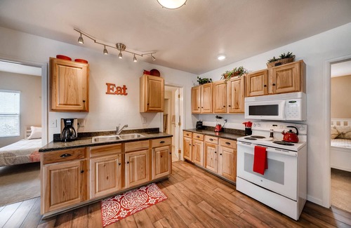 West Colorado Springs Casa | Encantadora casa de 3 habitaciones! Reserve ahora las tarifas de otoño e invierno.