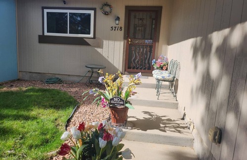 Colorado Springs Casa | Charming 2-bedroom townhome with WiFi and AC in lovely Colorado Springs