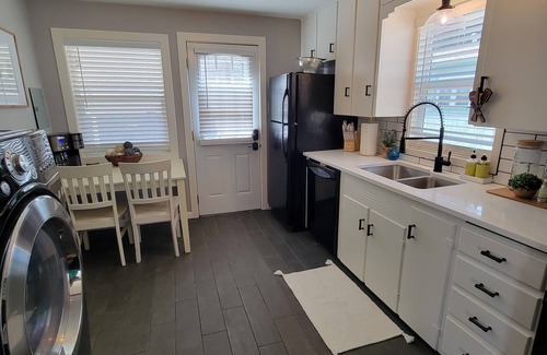 Pleasant Valley Casa | Charming 2-bedroom house next to the Garden of the Gods Entrance in the OCC