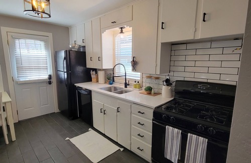 Pleasant Valley Casa | Charming 2-bedroom house next to the Garden of the Gods Entrance in the OCC