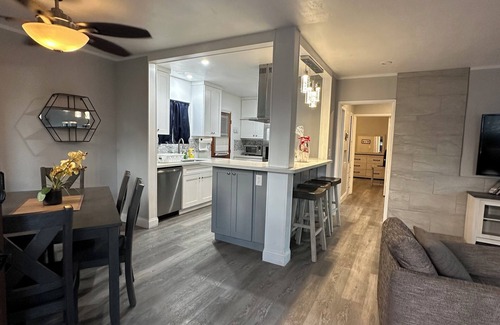 Huntington Beach Casa | Charming 2-bedroom house in awesome Huntington Beach downtown steps to its beach