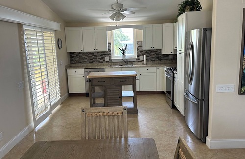Little Torch Key Casa | Charming 2-Bedroom House on Little Torch Key with Pool and Tiki Bar- 28 DAY MIN.