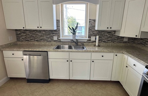 Little Torch Key Casa | Charming 2-Bedroom House on Little Torch Key with Pool and Tiki Bar- 28 DAY MIN.