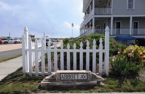 Ocean Grove Casa | Charming 2-bedroom house with AC, and WiFi in wonderful Ocean Grove.