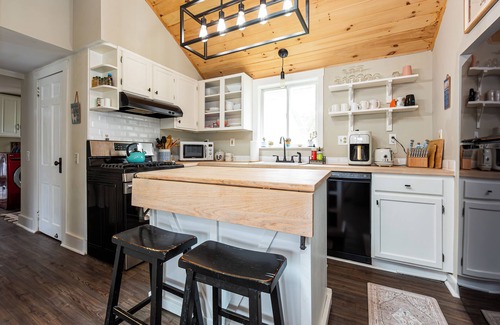 Southwest Harbor Casa | Charming 2-bedroom house with WiFi, AC in Southwest Harbor