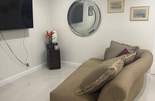 Lauderhill Casa | Charming 2-bedroom house in cool Fort Lauderdale with WiFi, AC