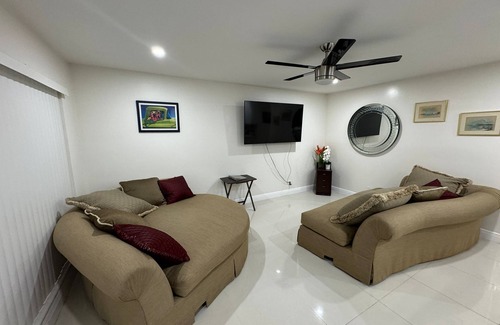 Lauderhill Casa | Charming 2-bedroom house in cool Fort Lauderdale with WiFi, AC