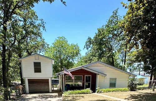 Gun Barrel City Cabaña | Charming 2-bedroom cottage with beautiful lake access in Gun Barrel City