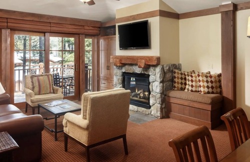 Incline Village Complejo | Charming 2-bedroom mountain resort with private balcony. Sleeps 6.