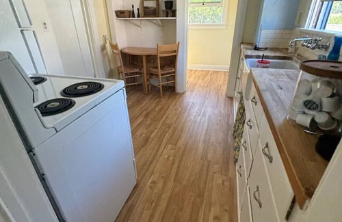 San Luis Obispo Cabaña | Charming 2-bedroom cottage close to Cal Poly and downtown SLO