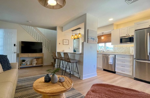 Ortley Beach Casa | Charming 2-bedroom townhome in Ortley Beach 1 block to beach