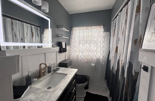 University City Casa | Charming 2-bedroom house with AC, WiFi in fantastic University City