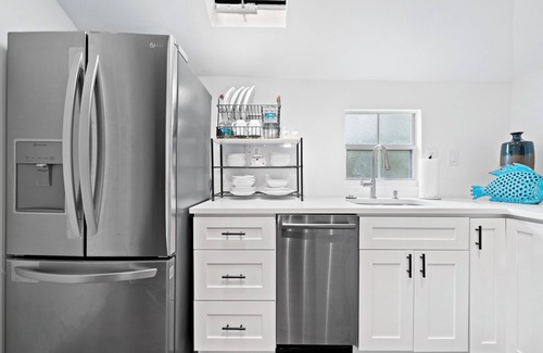 Old Northwood Historic District Cabaña | Charming 2-bedroom cottage in lush tropical setting in popular West Palm Beach