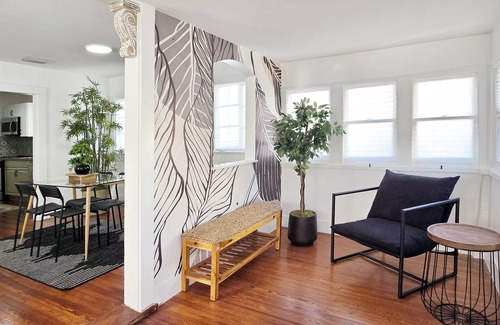 Northwood Shores Cabaña | Charming 2-bedroom Cottage Close to Downtown and the Beach No. 1
