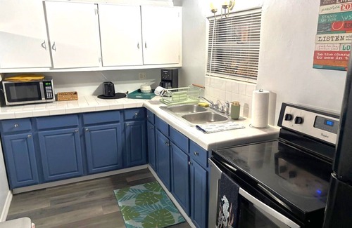 Riviera Beach Apartamento | Charming 2-bedroom apt with WiFi, AC in West Palm Beach Next to the Marina/Beach