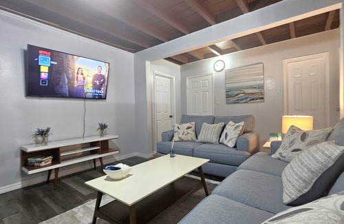 Riviera Beach Apartamento | Charming 2-bedroom apt with WiFi, AC in West Palm Beach Next to the Marina/Beach