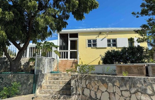 Discovery Bay Casa | Charming 2-bedroom bungalow in fabulous Providenciales with AC
