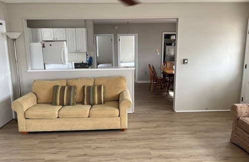 Green Creek Cabaña | Charming 2-bedroom Bayside cottage in lovely North Wildwood near The Surfing Pig