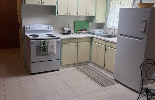 Silver Springs Casa | Charming 2-bedroom, 1-bath lakefront house in the Ocala National Forest