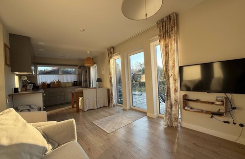 Skulte Casa | Charming 2-bedroom house with WiFi, AC in lovely Zvejniekciems