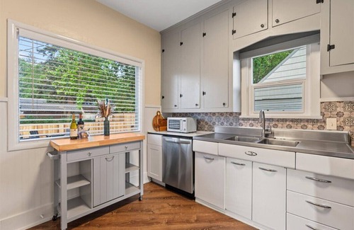 Garden District Casa | Charming 2-bedroom house with AC, WiFi in enchanting downtown Coeur d'Alene