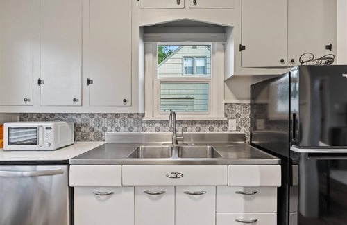 Garden District Casa | Charming 2-bedroom house with AC, WiFi in enchanting downtown Coeur d'Alene