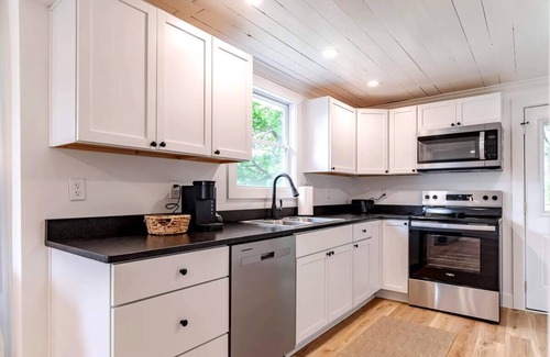 Elizabethtown Casa | Charming 2-bedroom house in Elizabethtown with WiFi and AC