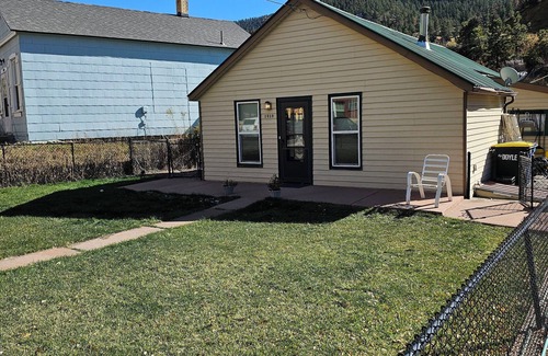 Idaho Springs Casa | Charming 2-bedroom house in awesome Idaho Springs with WiFi.