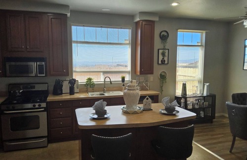 Moreno Valley Cabaña | Charming 2-bedroom cottage in wonderful Moreno Valley with WiFi, all utilities