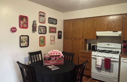 Mountain View Casa | Charming 2-bedroom Home ~close proximity to the Square~ Awesome Mountain View