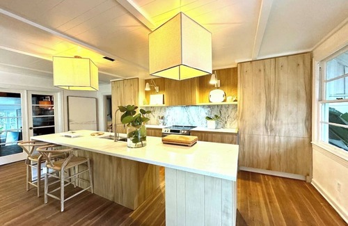 Neptune Beach Casa | Charming 2-bedroom house in Neptune Beach 2 blocks to beach & restaurants